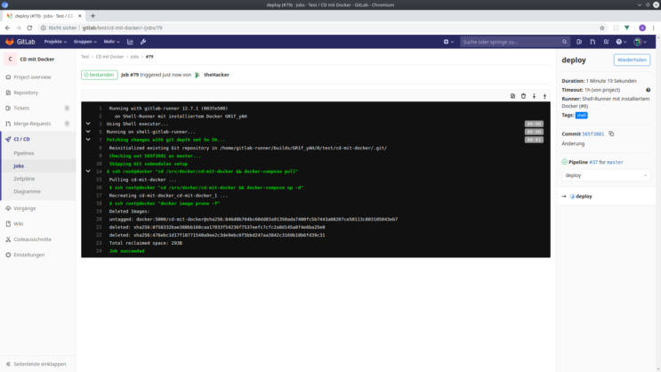 GitLab-Job deployt das Docker-Image nach der Änderung und gibt Speicherplatz frei: "docker-compose pull", "docker-compose up", "docker image prune", "Total reclaimed space: 293B", "Job succeeded"